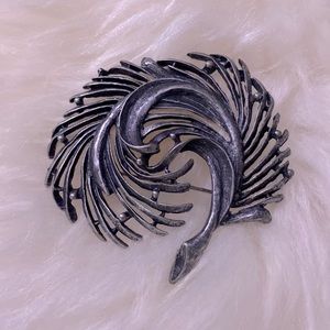 💲5 SALE💲Boutique Pewter Feather Brooch